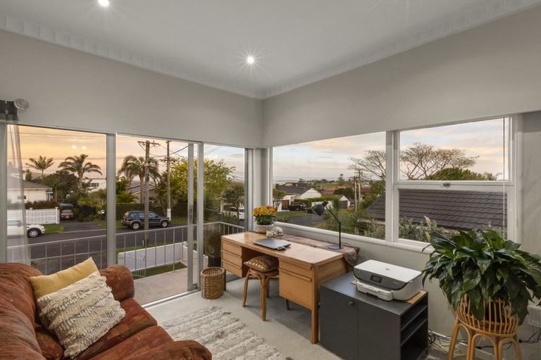 Photo of property in 19 Merani Street, Narrow Neck, Auckland, 0622