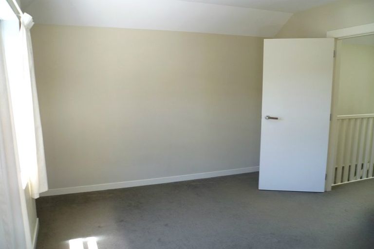 Photo of property in 3 Papawai Terrace, Mount Cook, Wellington, 6021