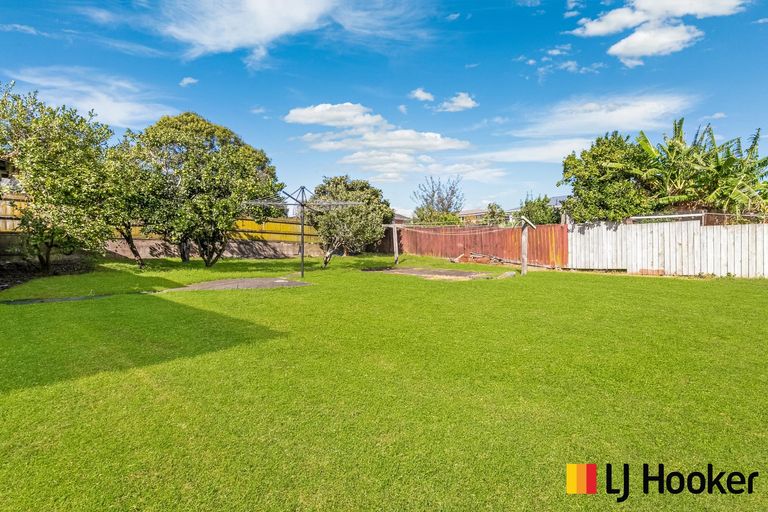 Photo of property in 1 Lynmore Drive, Hillpark, Auckland, 2102