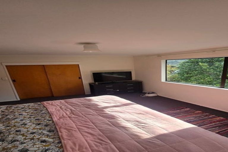 Photo of property in 6 Ruth Grove, Karori, Wellington, 6012