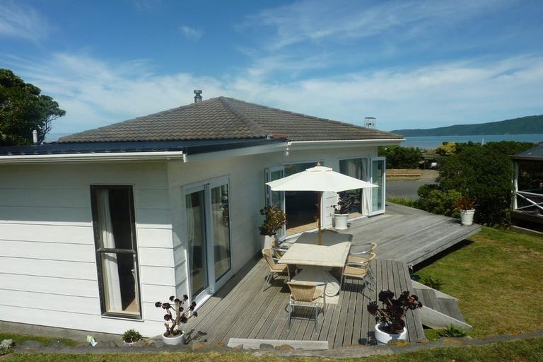Photo of property in 9 Waiheke Street, Waikanae Beach, Waikanae, 5036