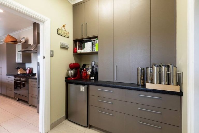 Photo of property in 80 Paynters Avenue, Strandon, New Plymouth, 4312