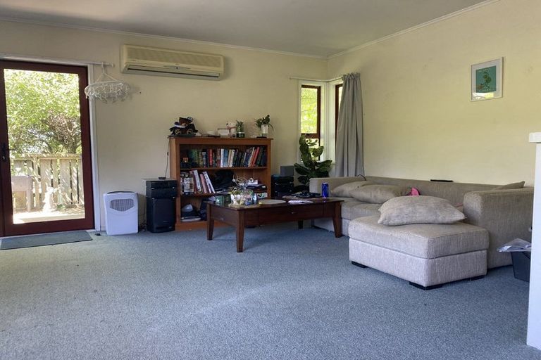 Photo of property in 186 Newlands Road, Newlands, Wellington, 6037
