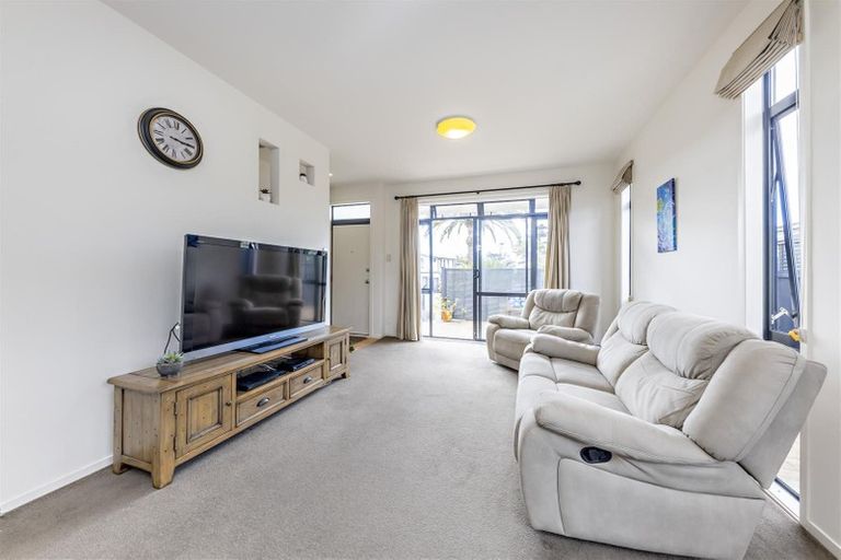 Photo of property in 40/2 Armoy Drive, East Tamaki, Auckland, 2016
