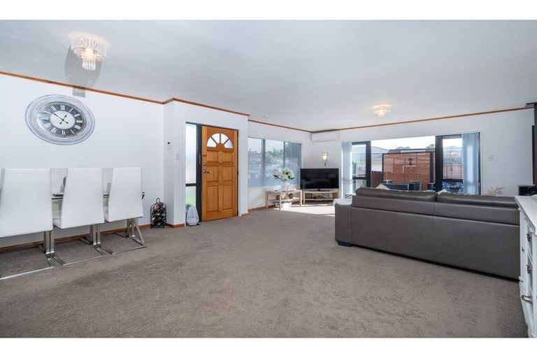 Photo of property in 13 Zefiro Drive, Massey, Auckland, 0614