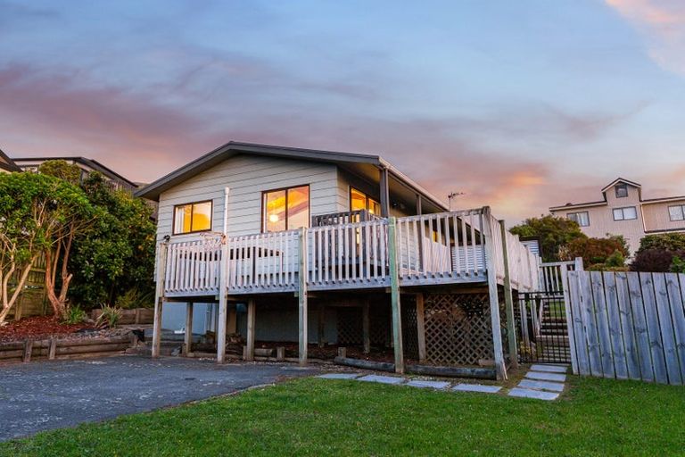 Photo of property in 21 Doncaster Terrace, Ascot Park, Porirua, 5024