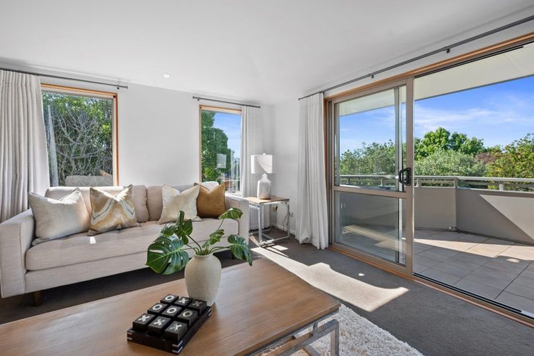 Photo of property in 2c Braemar Road, Rothesay Bay, Auckland, 0630