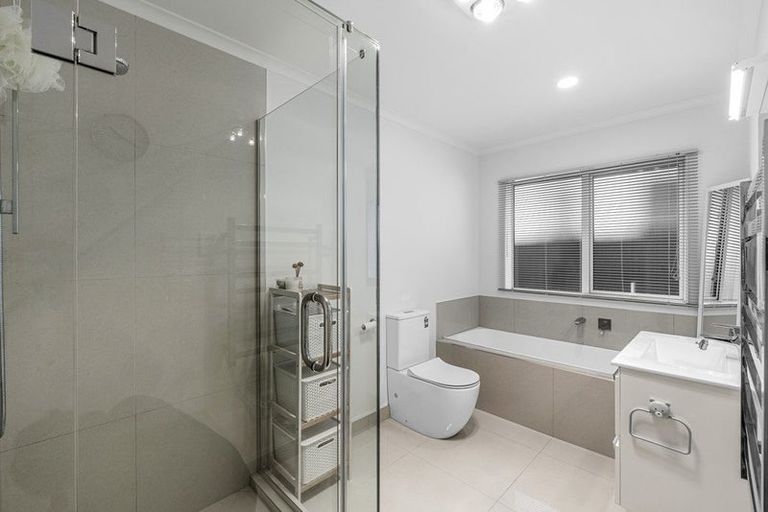 Photo of property in 16 Verdot Close, Kumeu, 0810