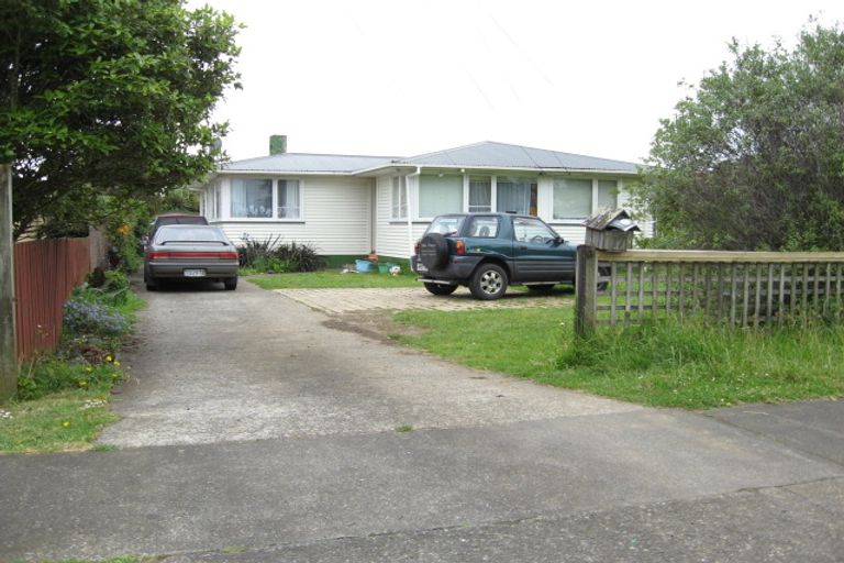 Photo of property in 17 Muir Avenue, Mangere Bridge, Auckland, 2022