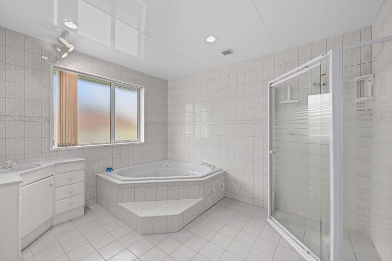 Photo of property in 28 Ranui Street, Waikawa, Picton, 7220