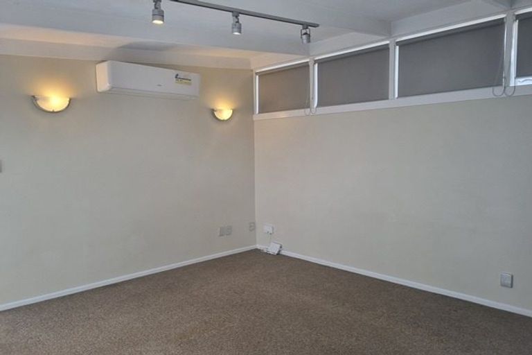 Photo of property in 2/127 Seabrook Avenue, New Lynn, Auckland, 0600