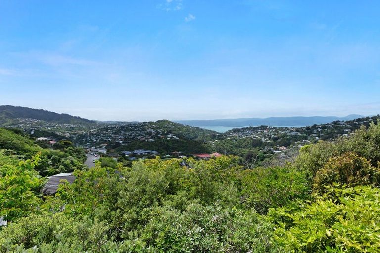 Photo of property in 3 Oldham Way, Crofton Downs, Wellington, 6035