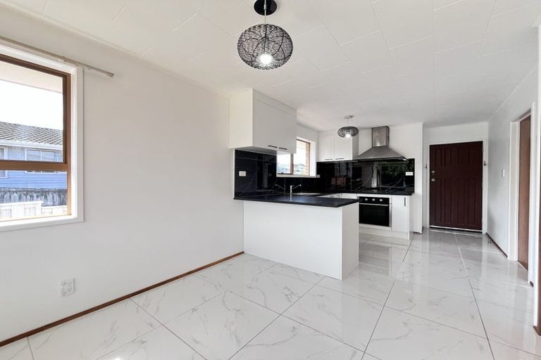 Photo of property in 28 Butterworth Drive, Glendene, Auckland, 0602