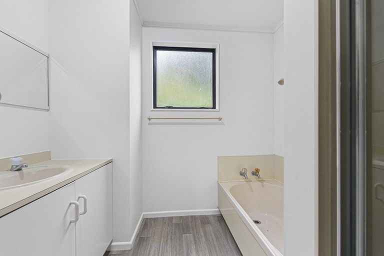 Photo of property in 4 Mayfair Place, Westown, New Plymouth, 4310