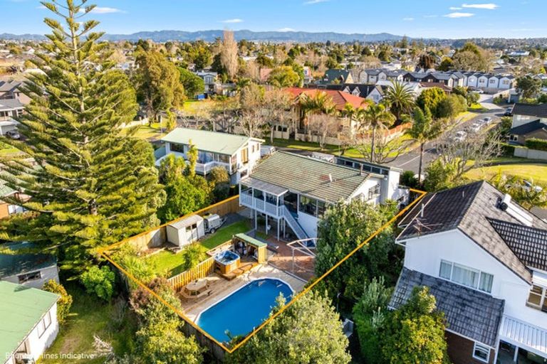 Photo of property in 34 Spinnaker Drive, Te Atatu Peninsula, Auckland, 0610