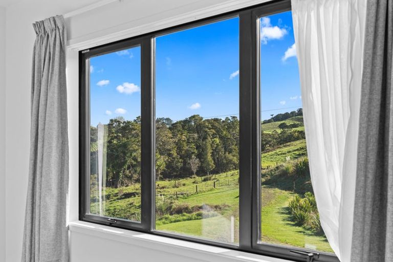 Photo of property in 12 Arahanga Road, Paparoa, 0571