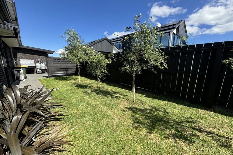 Photo of property in 16 Mutetai Road, Clarks Beach, 2122