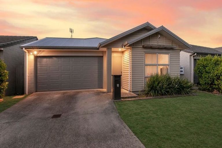 Photo of property in 98 Popokatea Drive, Takanini, 2112