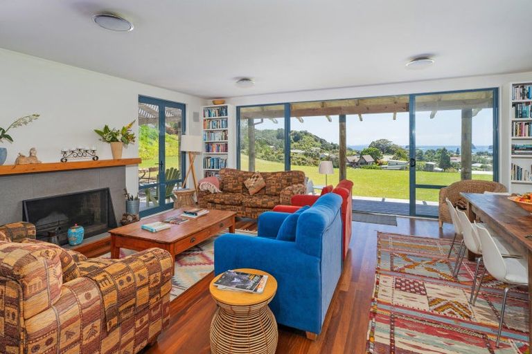 Photo of property in 92 Hahei Beach Road, Hahei, Whitianga, 3591