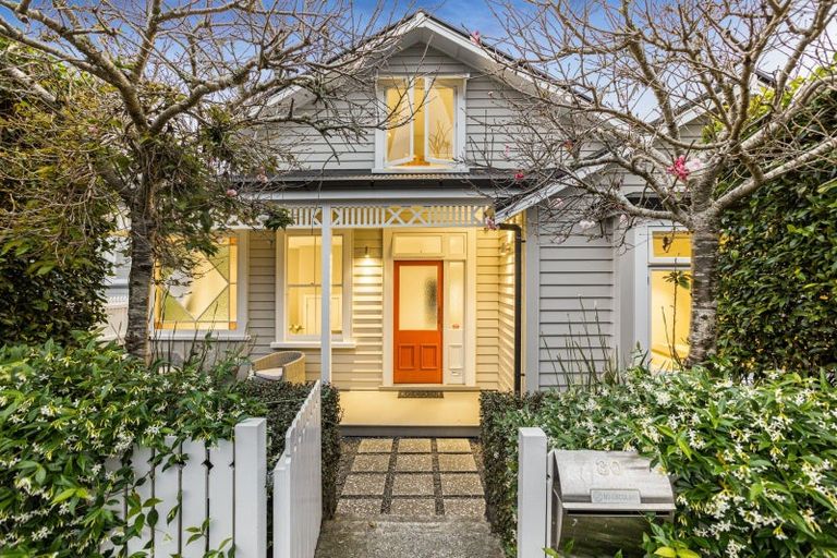 Photo of property in 30 Church Street, Devonport, Auckland, 0624