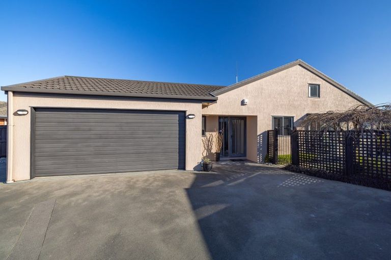 Photo of property in 2/66 Broadhaven Avenue, Parklands, Christchurch, 8083