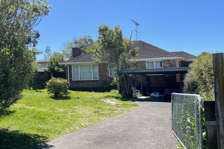 Photo of property in 194 Chivalry Road, Glenfield, Auckland, 0629