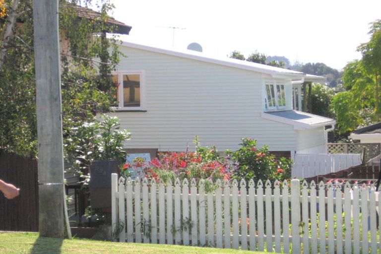 Photo of property in 1/99 Matipo Road, Mairangi Bay, Auckland, 0630