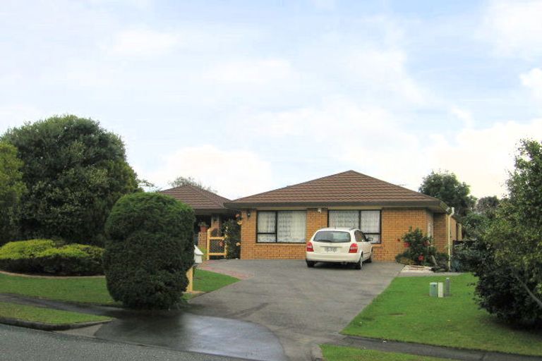 Photo of property in 3 Voltaire Court, Botany Downs, Auckland, 2010
