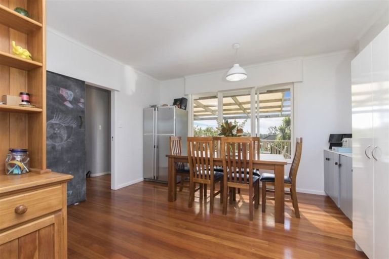 Photo of property in 10 Murray Road, Te Atatu Peninsula, Auckland, 0610