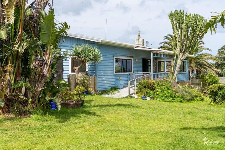 Photo of property in 8-10 Kelly Street, Baylys Beach, Dargaville, 0377