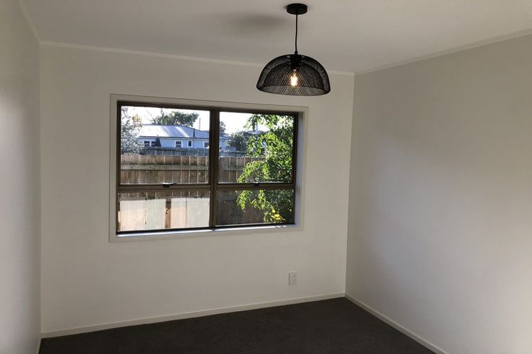 Photo of property in 2/12 Stanley Avenue, Milford, Auckland, 0620