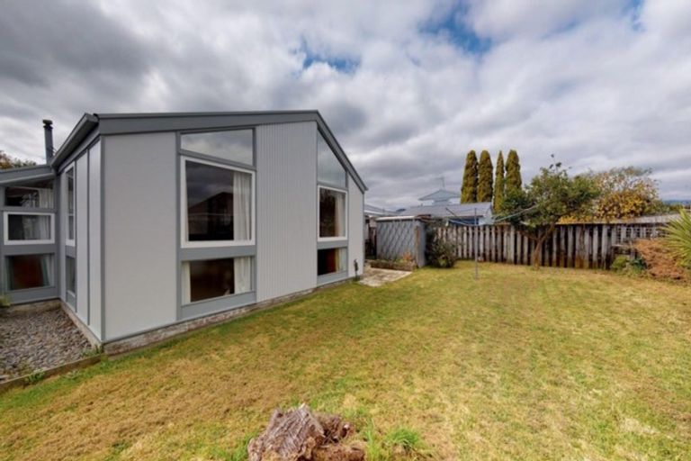 Photo of property in 32 Saint Annes Street, Levin, 5510