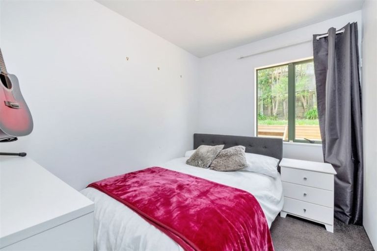 Photo of property in 121b Sunnyside Road, Sunnyvale, Auckland, 0612