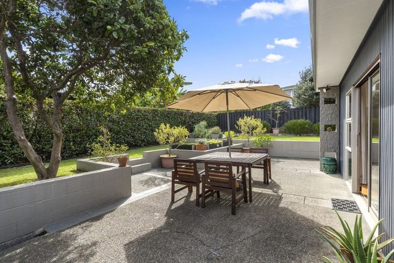 Photo of property in 13 James Evans Drive, Northcote, Auckland, 0627