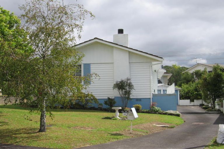 Photo of property in 12 Rosewarne Crescent, Glendene, Auckland, 0602