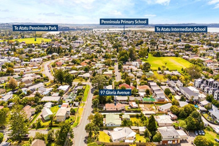 Photo of property in 97 Gloria Avenue, Te Atatu Peninsula, Auckland, 0610