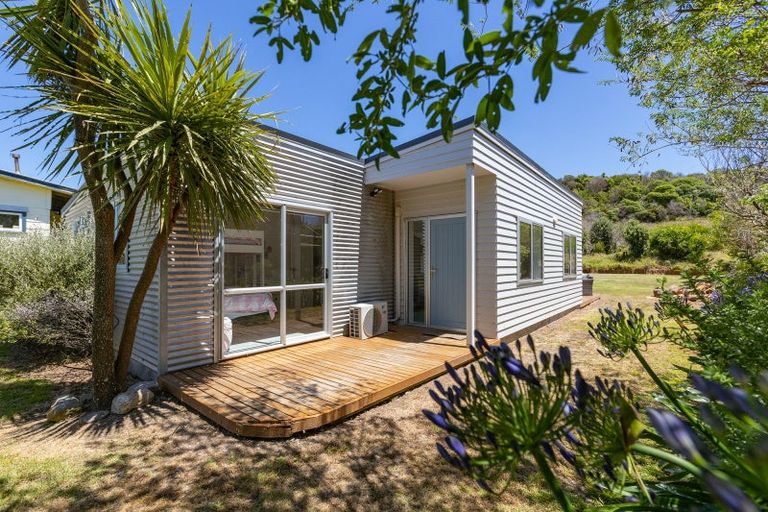 Photo of property in 56 Pinedale Crescent, Riversdale Beach, Masterton, 5872