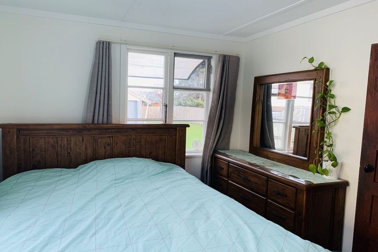Photo of property in 3154 Great North Road, New Lynn, Auckland, 0600