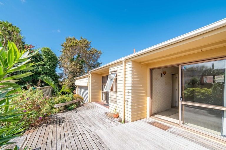 Photo of property in 51 Becroft Drive, Forrest Hill, Auckland, 0620