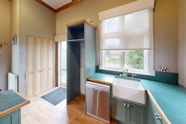 Photo of property in 215 Bridge Street, Bulls, 4818