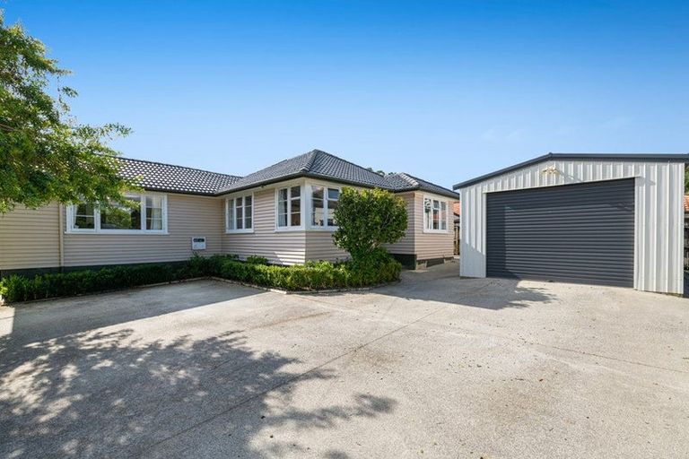 Photo of property in 22 Makiri Street, Helensville, 0800