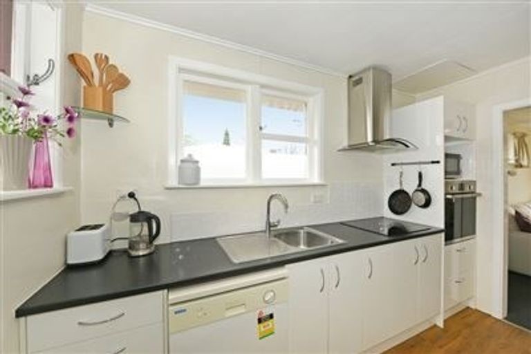 Photo of property in 2/33 Ward Street, Trentham, Upper Hutt, 5018