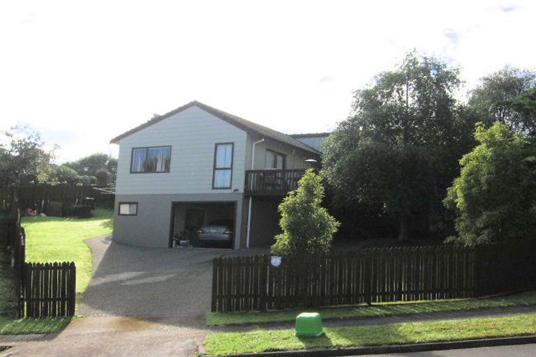 Photo of property in 8 Melia Grove, Goodwood Heights, Auckland, 2105
