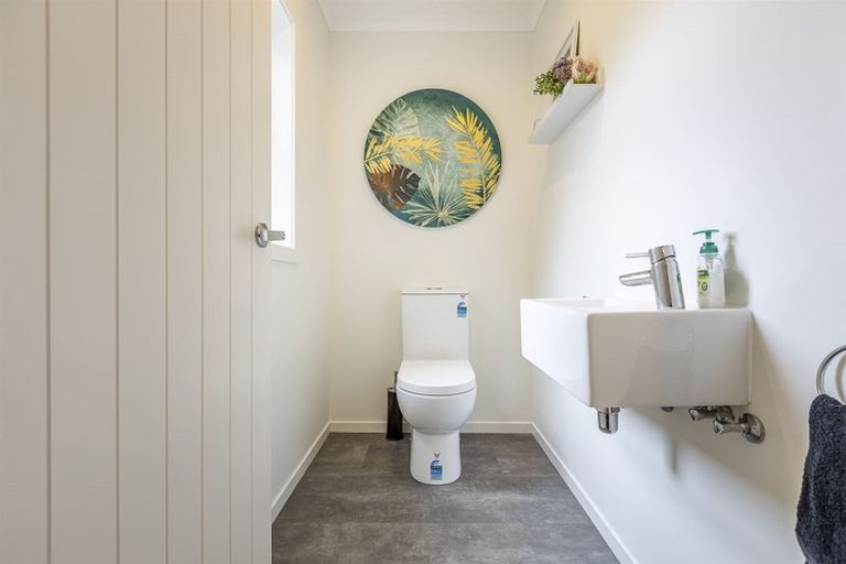 Photo of property in 23 Chestnut Close, Kelvin Grove, Palmerston North, 4414