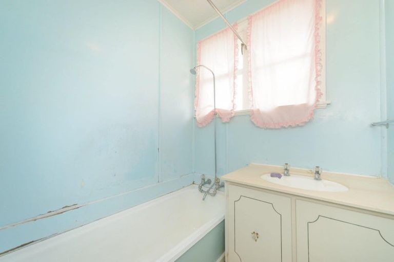 Photo of property in 9 Thames Street, Roslyn, Palmerston North, 4414