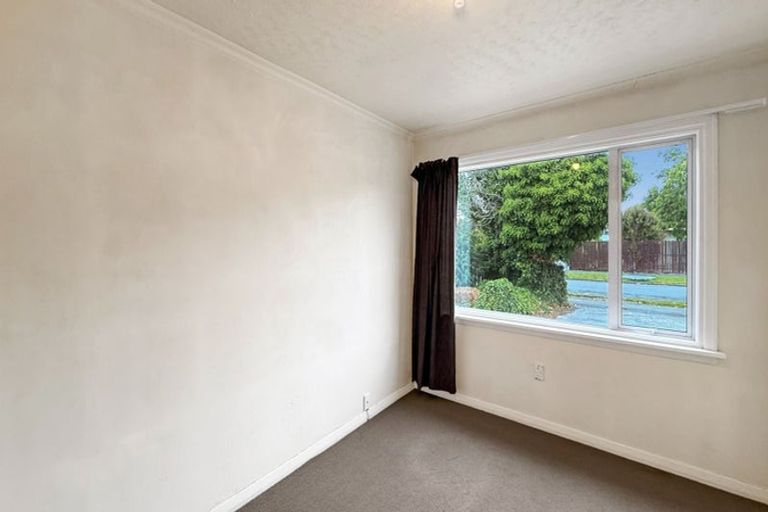 Photo of property in 8 Clonbern Place, Upper Riccarton, Christchurch, 8041