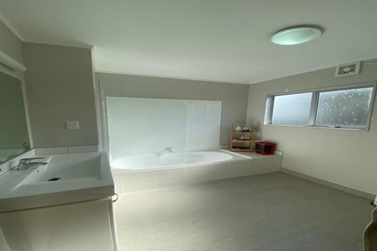 Photo of property in 77a Rosier Road, Glen Eden, Auckland, 0602