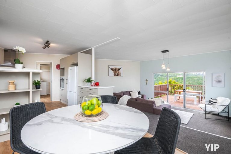 Photo of property in 21 Sunhaven Drive, Newlands, Wellington, 6037