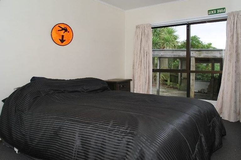 Photo of property in 32 Leadley Lane, Tawa, Wellington, 5028