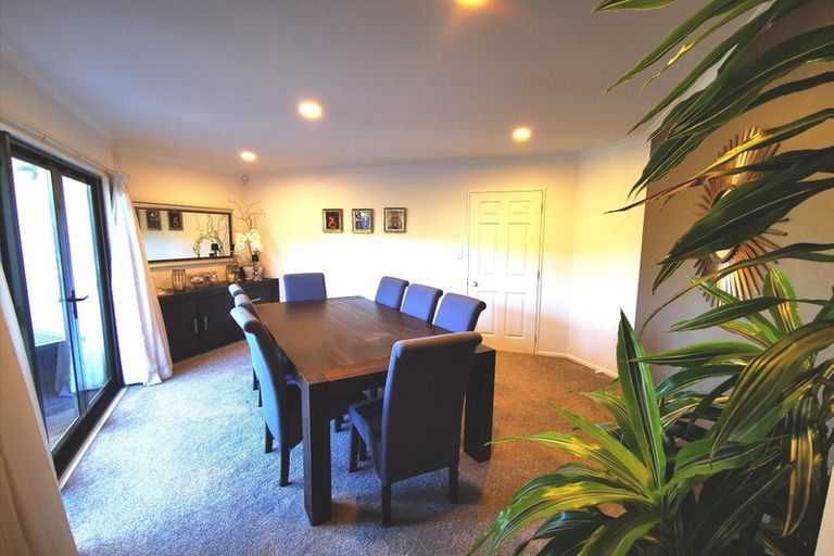 Photo of property in 10 Cayman Place, Unsworth Heights, Auckland, 0632